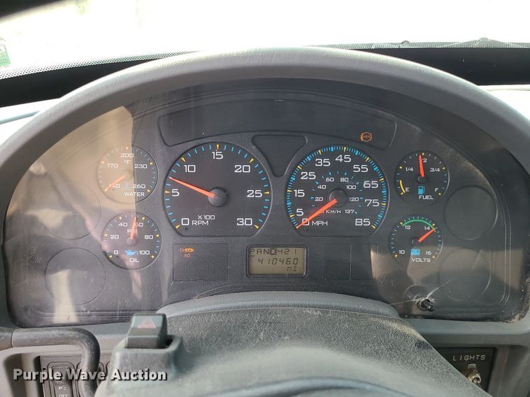 image for item DK4009 2002 International 4300  truck cab and chassis