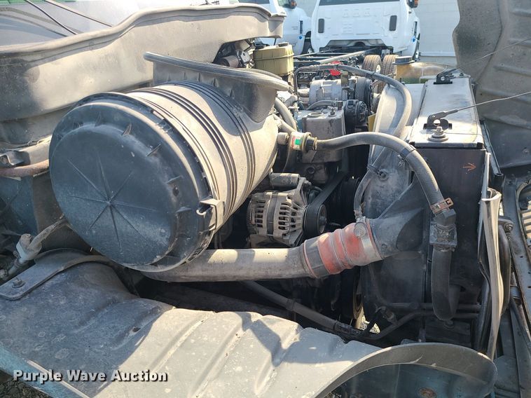 image for item DK4009 2002 International 4300  truck cab and chassis