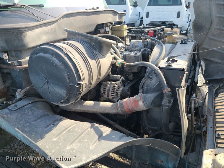 image for item DK4009 2002 International 4300  truck cab and chassis