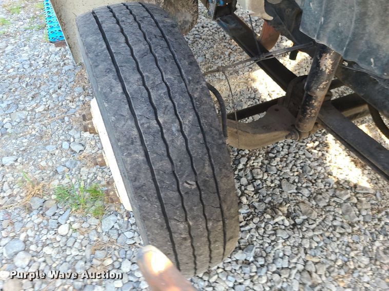 image for item DK4009 2002 International 4300  truck cab and chassis