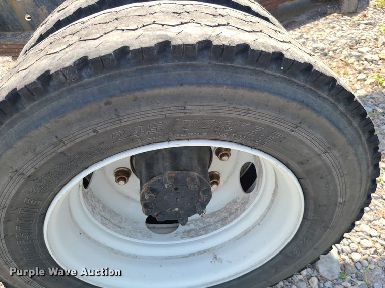 image for item DK4009 2002 International 4300  truck cab and chassis