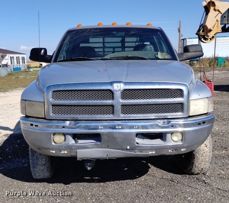 image for item DK8806 2001 Dodge Ram 3500  Quad Cab flatbed pickup truck