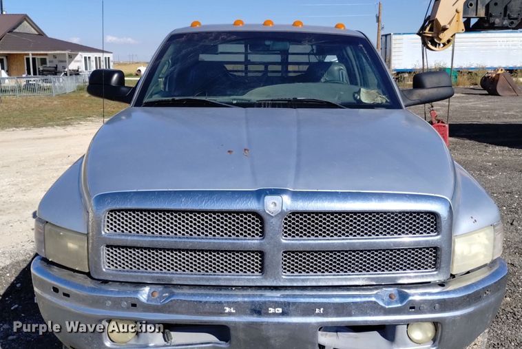 image for item DK8806 2001 Dodge Ram 3500  Quad Cab flatbed pickup truck