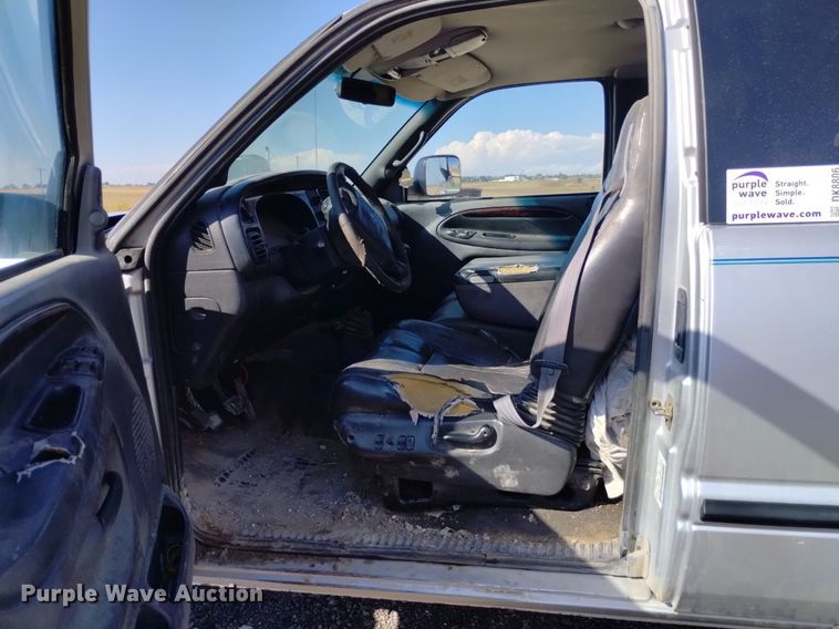 image for item DK8806 2001 Dodge Ram 3500  Quad Cab flatbed pickup truck