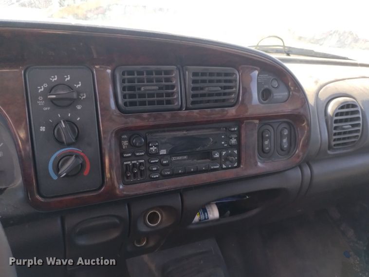 image for item DK8806 2001 Dodge Ram 3500  Quad Cab flatbed pickup truck