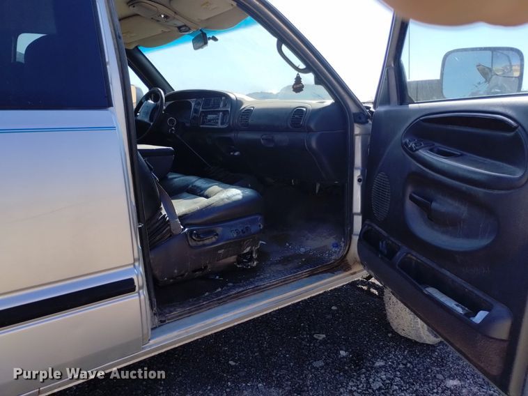 image for item DK8806 2001 Dodge Ram 3500  Quad Cab flatbed pickup truck