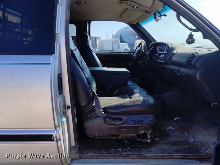 image for item DK8806 2001 Dodge Ram 3500  Quad Cab flatbed pickup truck