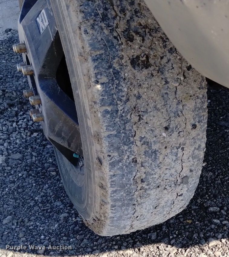 image for item DK8806 2001 Dodge Ram 3500  Quad Cab flatbed pickup truck