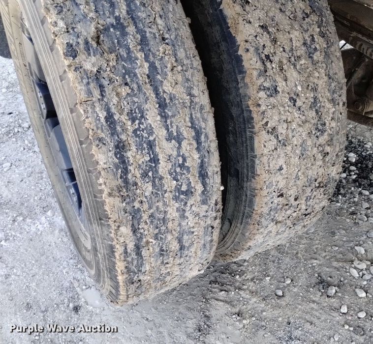 image for item DK8806 2001 Dodge Ram 3500  Quad Cab flatbed pickup truck