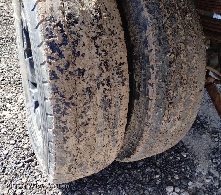 image for item DK8806 2001 Dodge Ram 3500  Quad Cab flatbed pickup truck