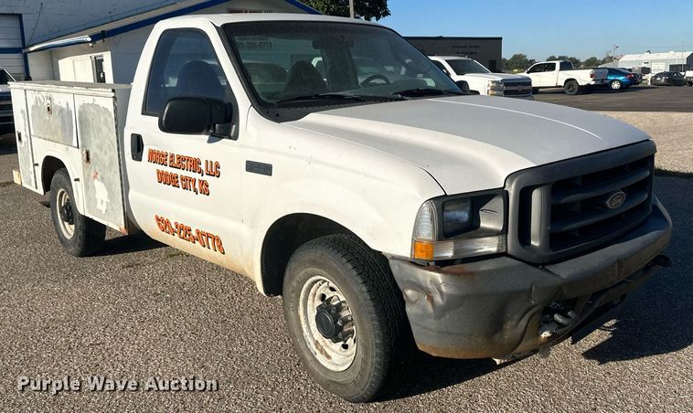 image for item DM2621 2004 Ford F250 Super Duty  utility bed pickup truck