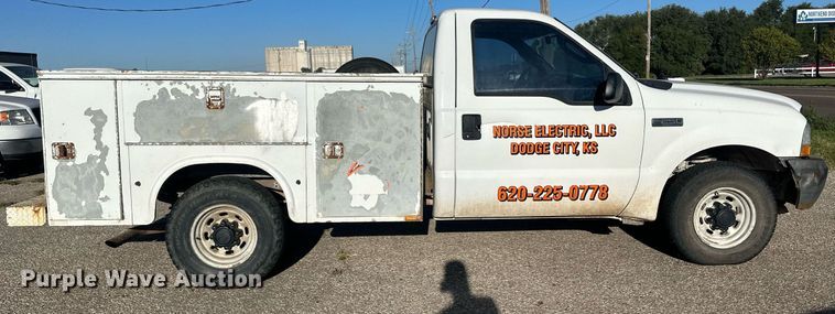 image for item DM2621 2004 Ford F250 Super Duty  utility bed pickup truck