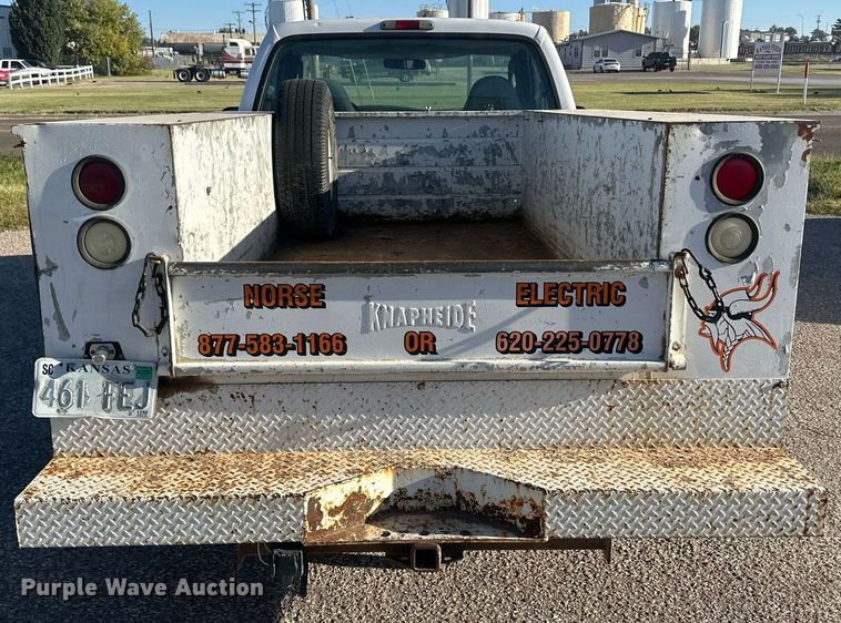 image for item DM2621 2004 Ford F250 Super Duty  utility bed pickup truck