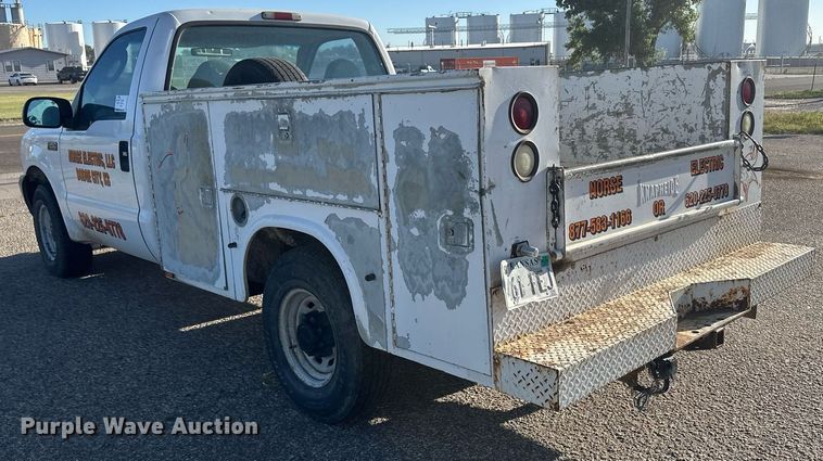 image for item DM2621 2004 Ford F250 Super Duty  utility bed pickup truck