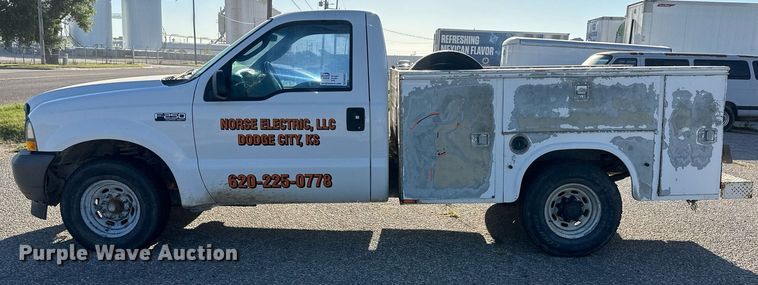 image for item DM2621 2004 Ford F250 Super Duty  utility bed pickup truck