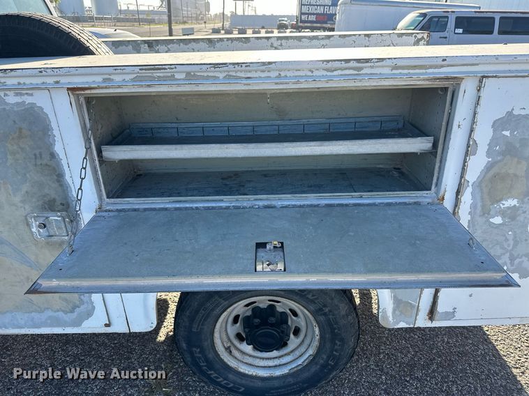 image for item DM2621 2004 Ford F250 Super Duty  utility bed pickup truck