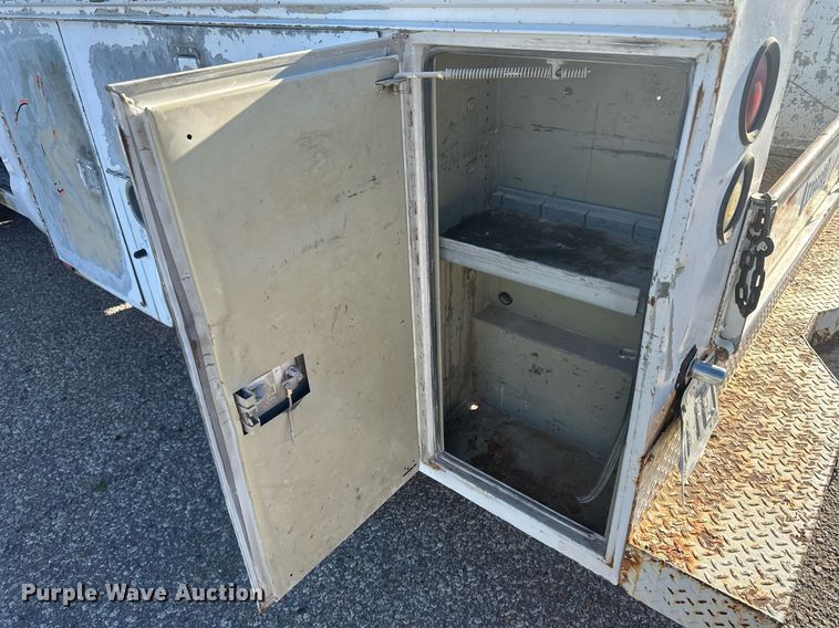 image for item DM2621 2004 Ford F250 Super Duty  utility bed pickup truck