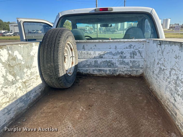 image for item DM2621 2004 Ford F250 Super Duty  utility bed pickup truck