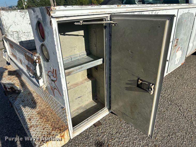 image for item DM2621 2004 Ford F250 Super Duty  utility bed pickup truck