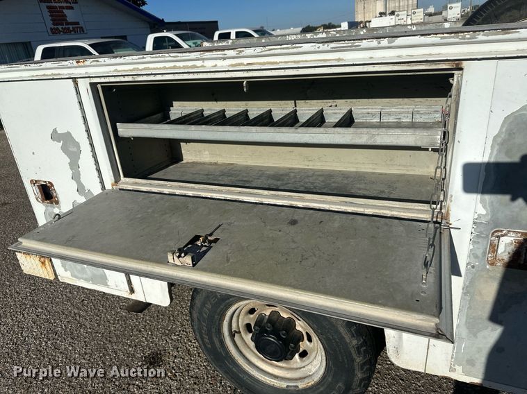 image for item DM2621 2004 Ford F250 Super Duty  utility bed pickup truck