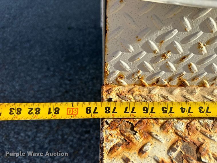 image for item DM2621 2004 Ford F250 Super Duty  utility bed pickup truck