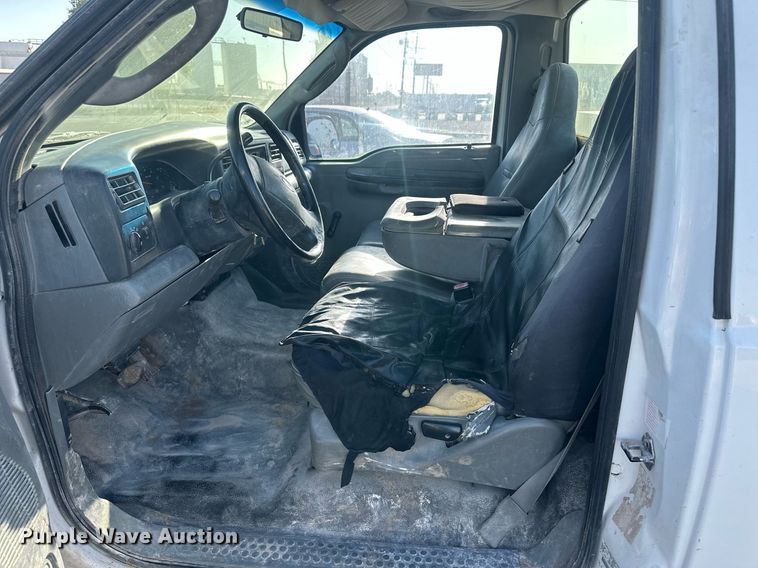 image for item DM2621 2004 Ford F250 Super Duty  utility bed pickup truck