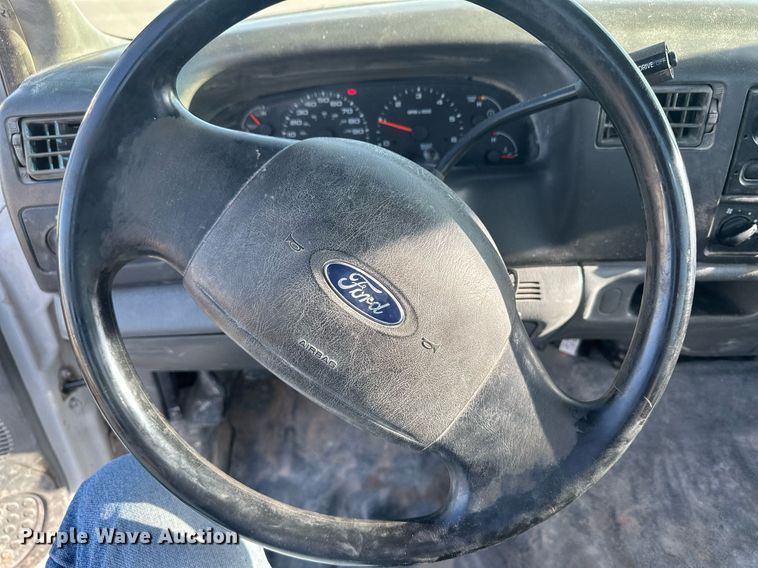 image for item DM2621 2004 Ford F250 Super Duty  utility bed pickup truck