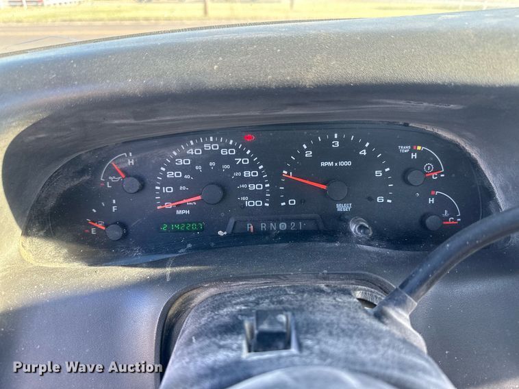 image for item DM2621 2004 Ford F250 Super Duty  utility bed pickup truck