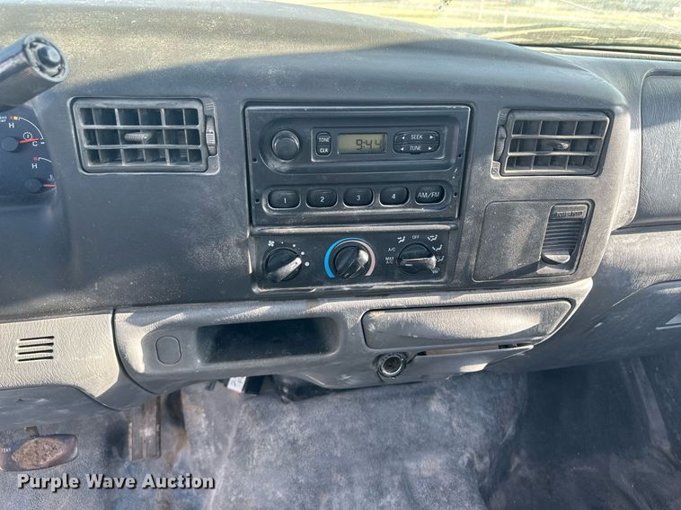 image for item DM2621 2004 Ford F250 Super Duty  utility bed pickup truck