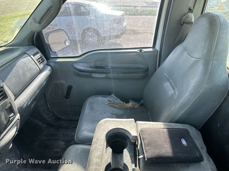 image for item DM2621 2004 Ford F250 Super Duty  utility bed pickup truck