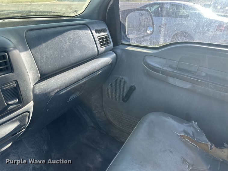 image for item DM2621 2004 Ford F250 Super Duty  utility bed pickup truck