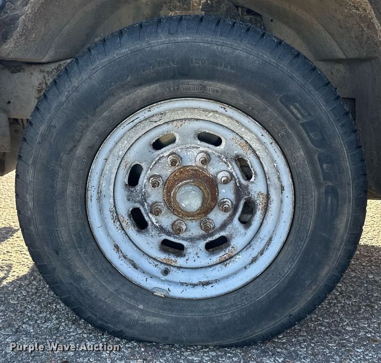 image for item DM2621 2004 Ford F250 Super Duty  utility bed pickup truck