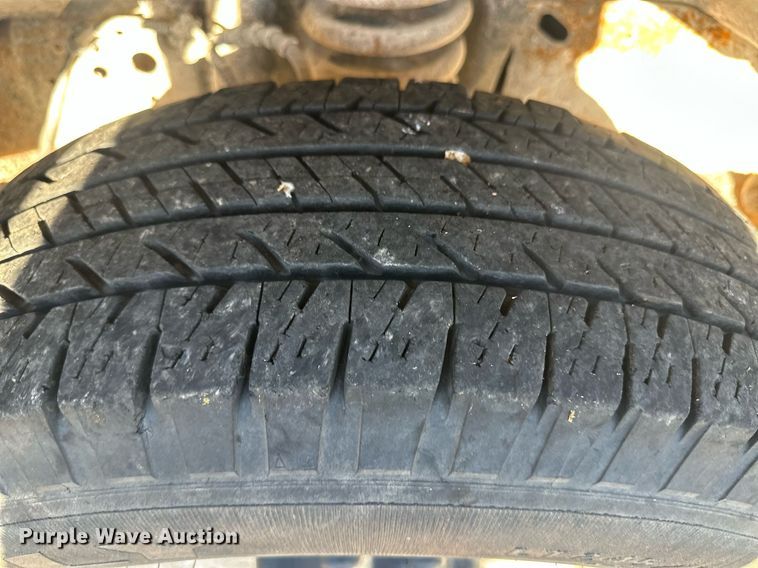 image for item DM2621 2004 Ford F250 Super Duty  utility bed pickup truck