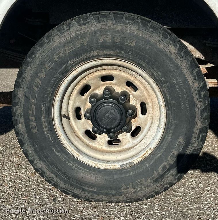 image for item DM2621 2004 Ford F250 Super Duty  utility bed pickup truck