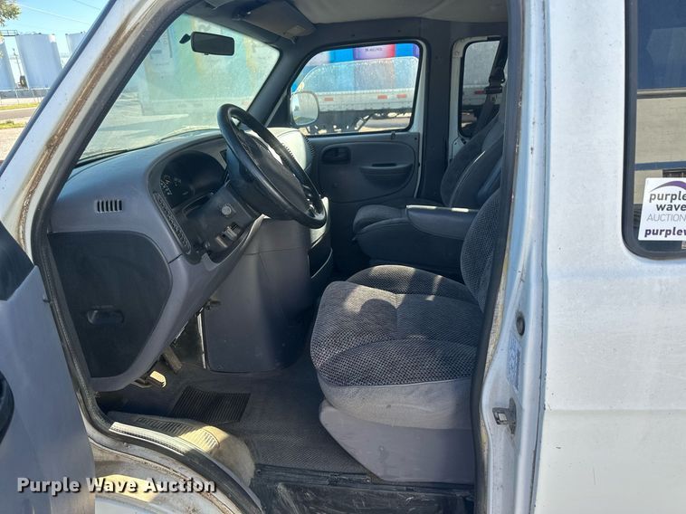 image for item DM2626 1999 Dodge Ram Wagon 2500  van