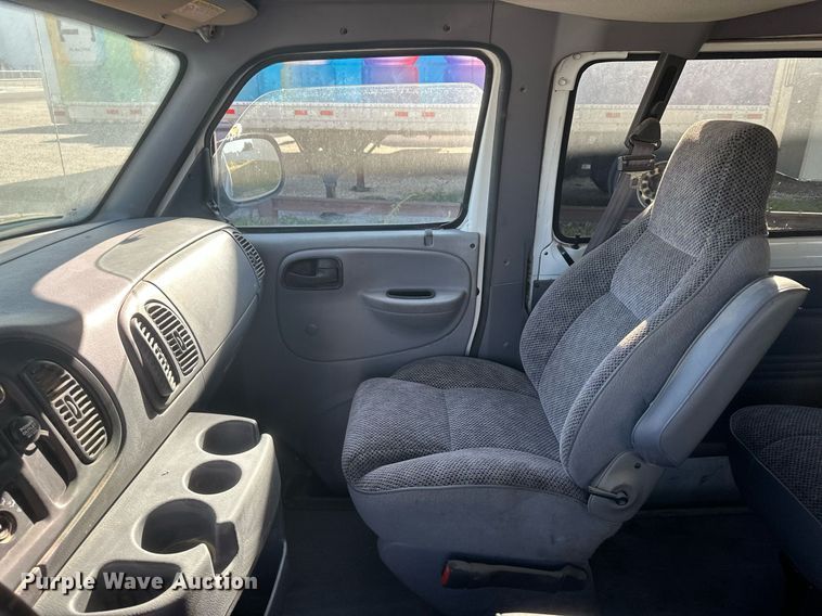 image for item DM2626 1999 Dodge Ram Wagon 2500  van
