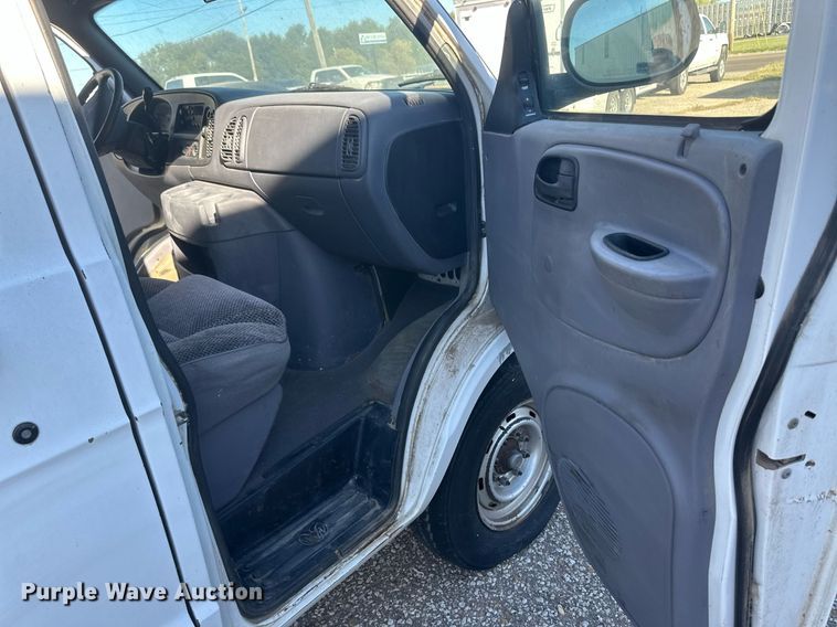 image for item DM2626 1999 Dodge Ram Wagon 2500  van