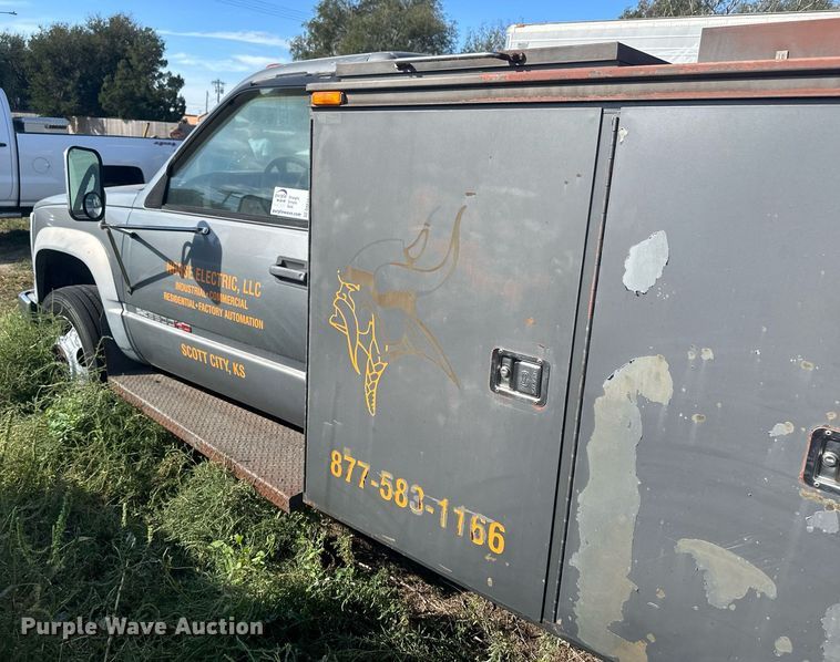 image for item DM2627 1995 GMC Sierra 3500  utility bed pickup truck