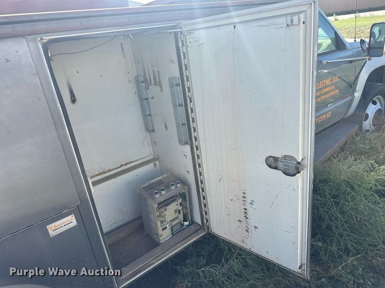 image for item DM2627 1995 GMC Sierra 3500  utility bed pickup truck