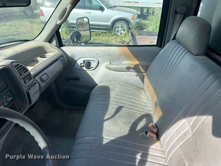 image for item DM2627 1995 GMC Sierra 3500  utility bed pickup truck