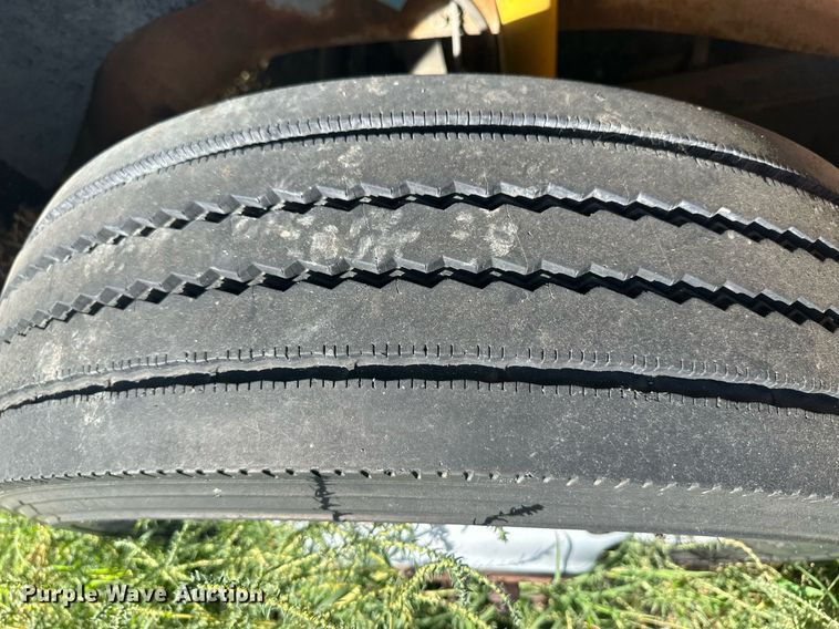 image for item DM2627 1995 GMC Sierra 3500  utility bed pickup truck