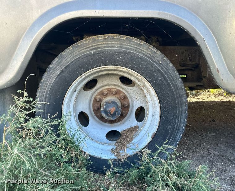 image for item DM2627 1995 GMC Sierra 3500  utility bed pickup truck