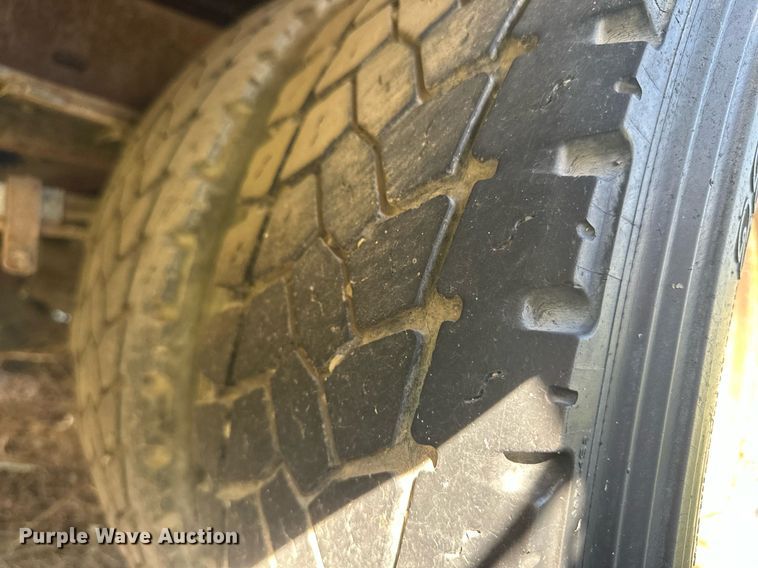 image for item DM2627 1995 GMC Sierra 3500  utility bed pickup truck