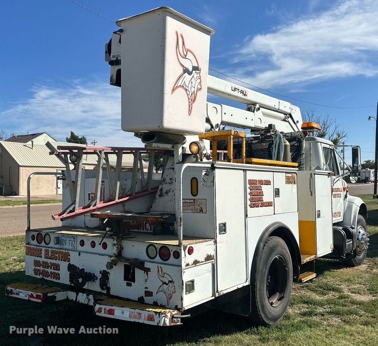 image for item DM2629 2001 International 4700  bucket truck