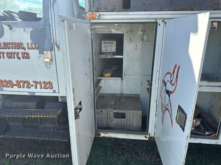 image for item DM2629 2001 International 4700  bucket truck