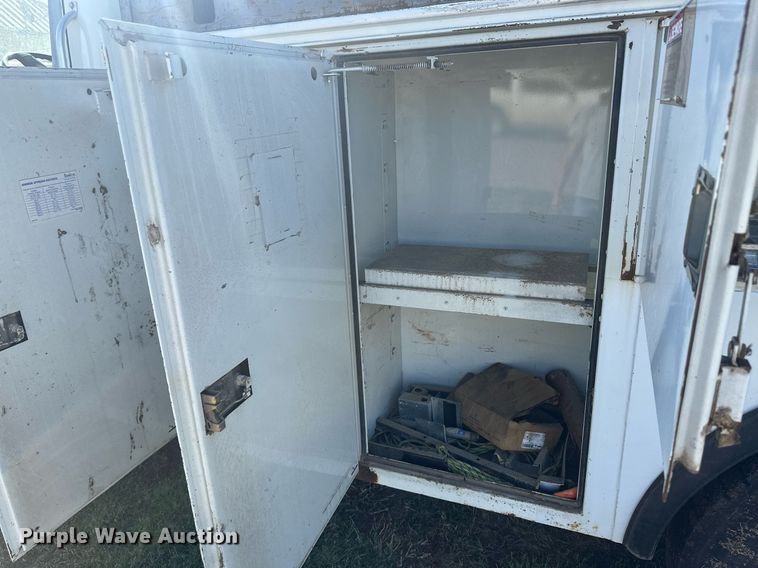 image for item DM2629 2001 International 4700  bucket truck