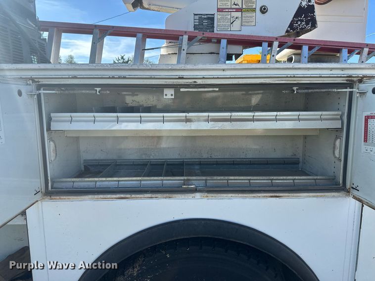 image for item DM2629 2001 International 4700  bucket truck