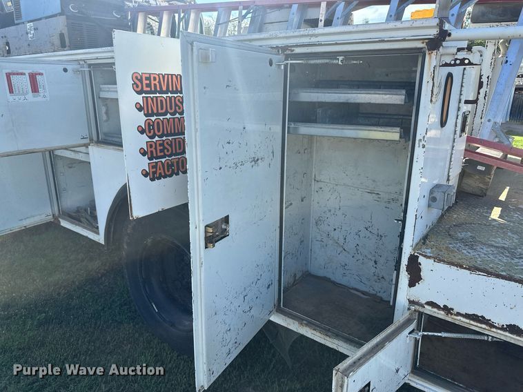 image for item DM2629 2001 International 4700  bucket truck