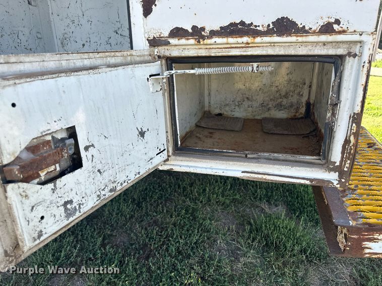 image for item DM2629 2001 International 4700  bucket truck