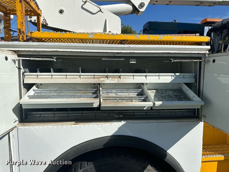 image for item DM2629 2001 International 4700  bucket truck